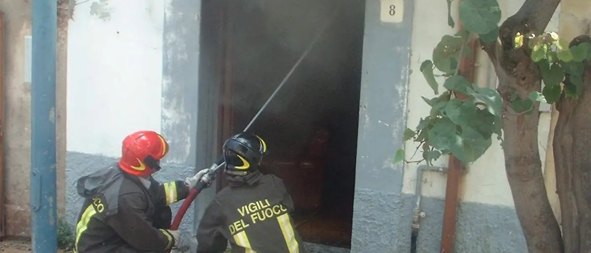 Tragedia nel Reggino, anziana disabile muore in un incendio scoppiato nella propria casa