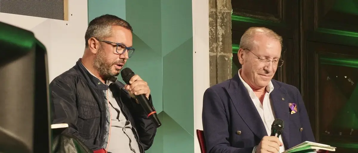 Dal “cineparadiso” all’inferno, Totò Cascio commuove il pubblico del Premio letterario Caccuri