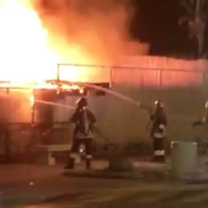 Ancora in fiamme il lido Paradise di Siderno, è il secondo incendio in due giorni