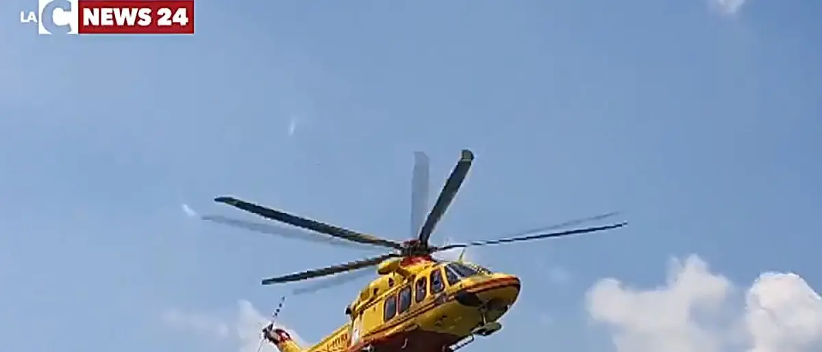 Incidente sulla ss 106 nel Reggino, un ferito nello scontro tra un auto e una moto