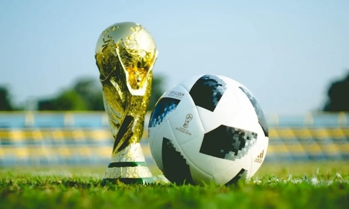 Mondiali di calcio, cambio di programma per Qatar 2022: s’inizia un giorno prima