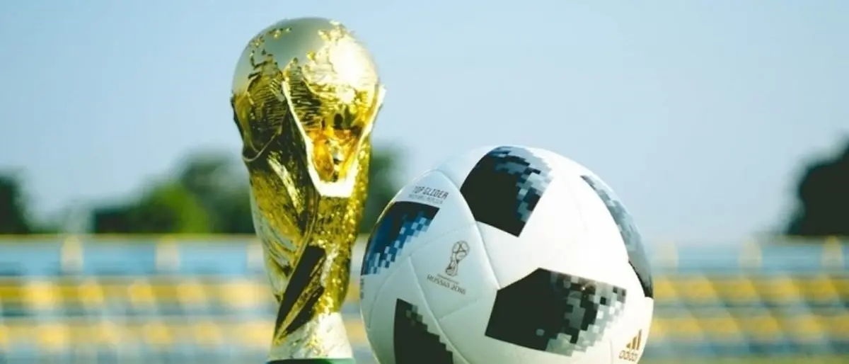 Mondiali di calcio, cambio di programma per Qatar 2022: s’inizia un giorno prima