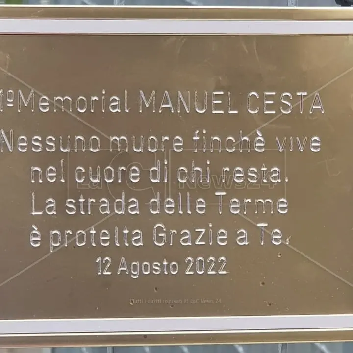 Guardia Piemontese, affissa la targa in memoria del centauro Manuel Cesta morto sulla Provinciale 283