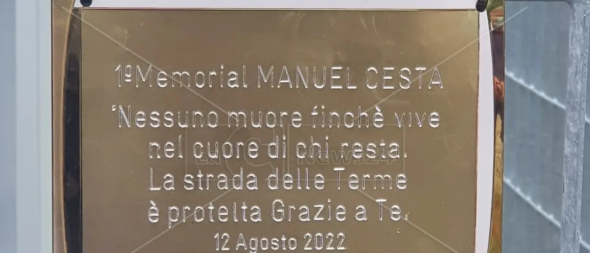 Guardia Piemontese, affissa la targa in memoria del centauro Manuel Cesta morto sulla Provinciale 283