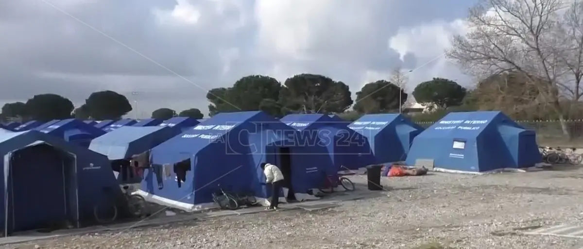 Oltre la tendopoli, incontro in prefettura: «Verso villaggi dotati di moduli abitativi, uffici e servizi»