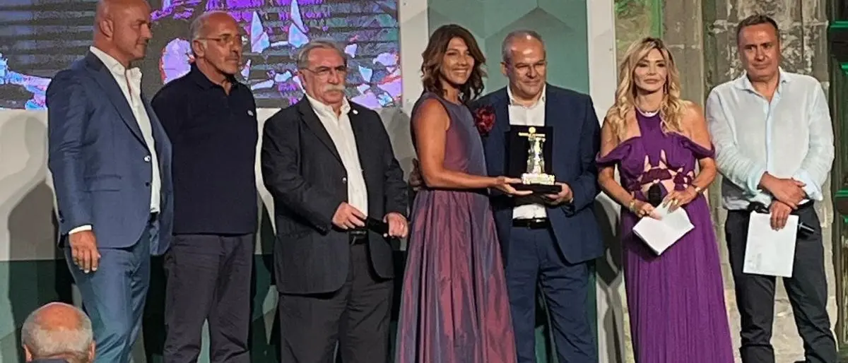 Le Torri d’argento del Premio Caccuri realizzate da Michele Affidato