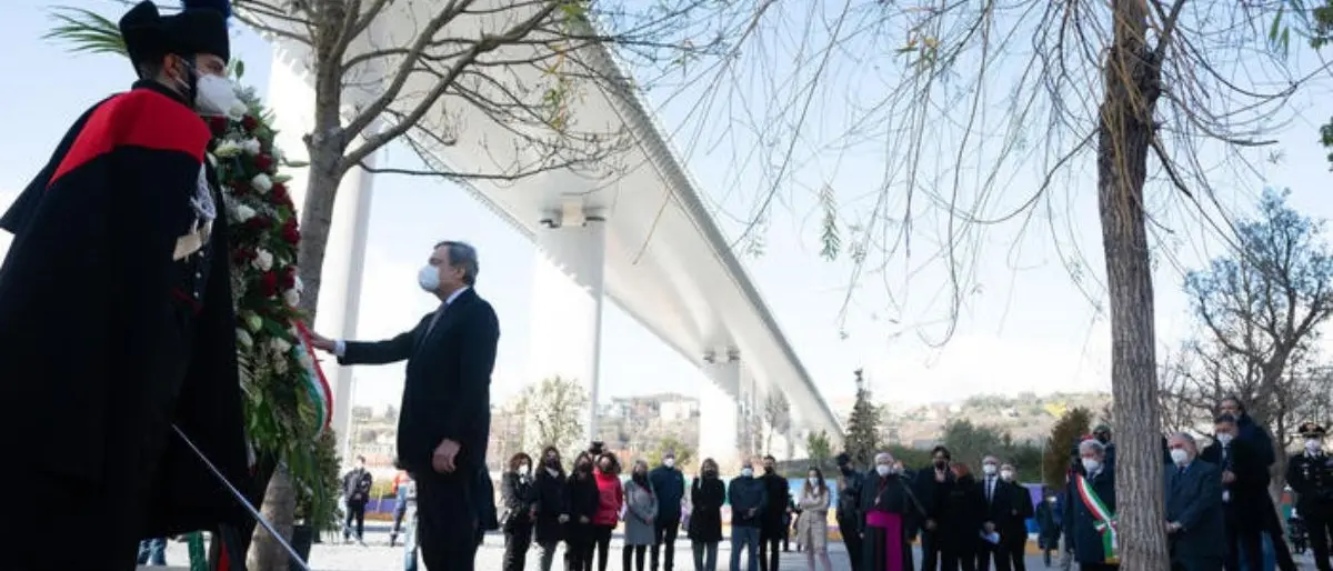 A 4 anni dal crollo del Ponte Morandi il dolore non si placa. Mattarella: «Ferita che non si può rimarginare»