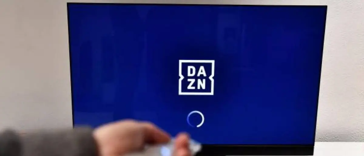 Gli abbonati non vedono le partite, ira della Lega contro Dazn: ««Entro le 16 diteci come risolverete i problemi»