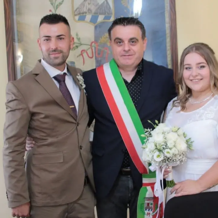 L’amore vince la guerra: lei russa lui ucraino, in Calabria Angelina sposa Bogdan