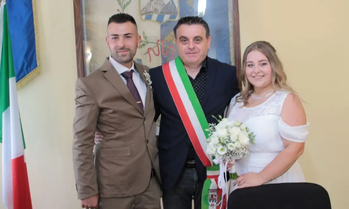 L’amore vince la guerra: lei russa lui ucraino, in Calabria Angelina sposa Bogdan