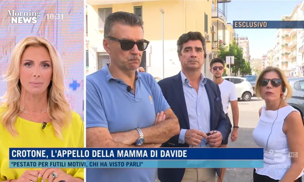 C’è un testimone del pestaggio di Davide. La mamma: «Prima di accasciarsi mi ha detto “ti voglio bene”»