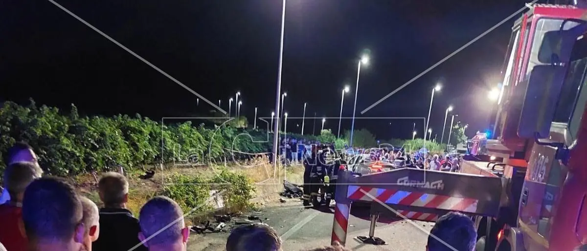 Incidente sulla statale 106 a Cirò Marina, si aggrava il bilancio: morto anche il 24enne di Rocca di Neto