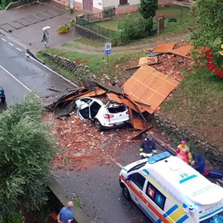 Maltempo, nubifragi e trombe d’aria al Nord: 2 morti in Toscana. Caldo record al Sud