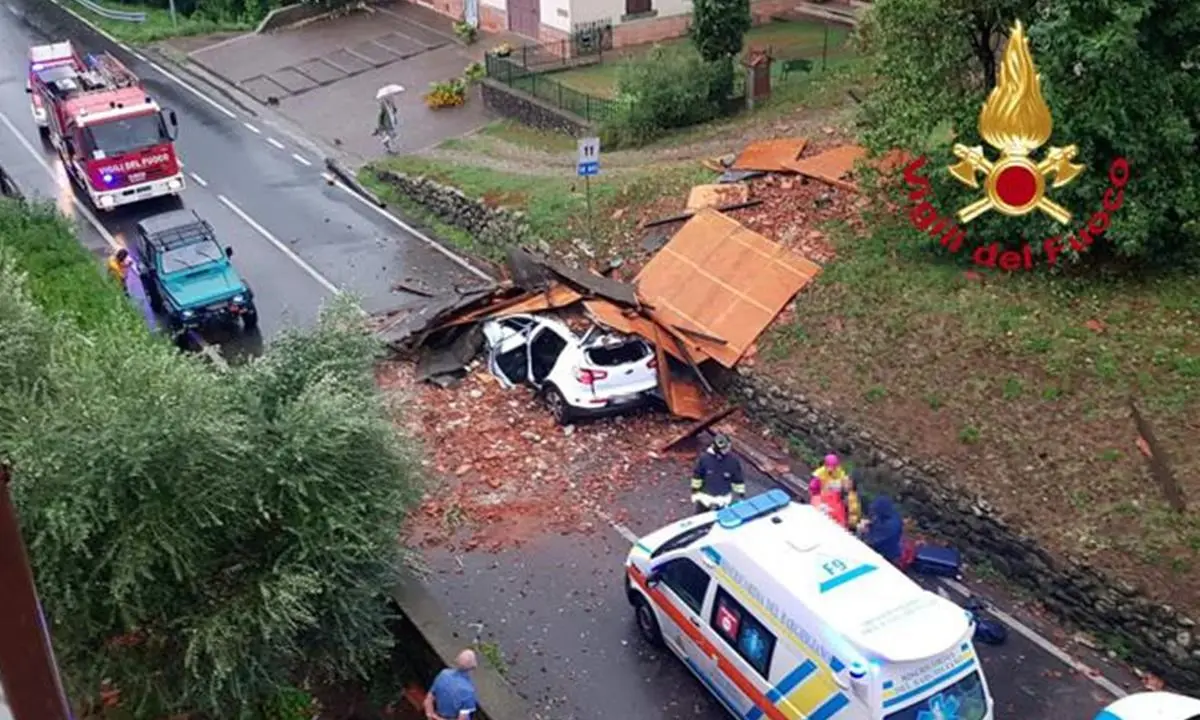 Maltempo, nubifragi e trombe d’aria al Nord: 2 morti in Toscana. Caldo record al Sud