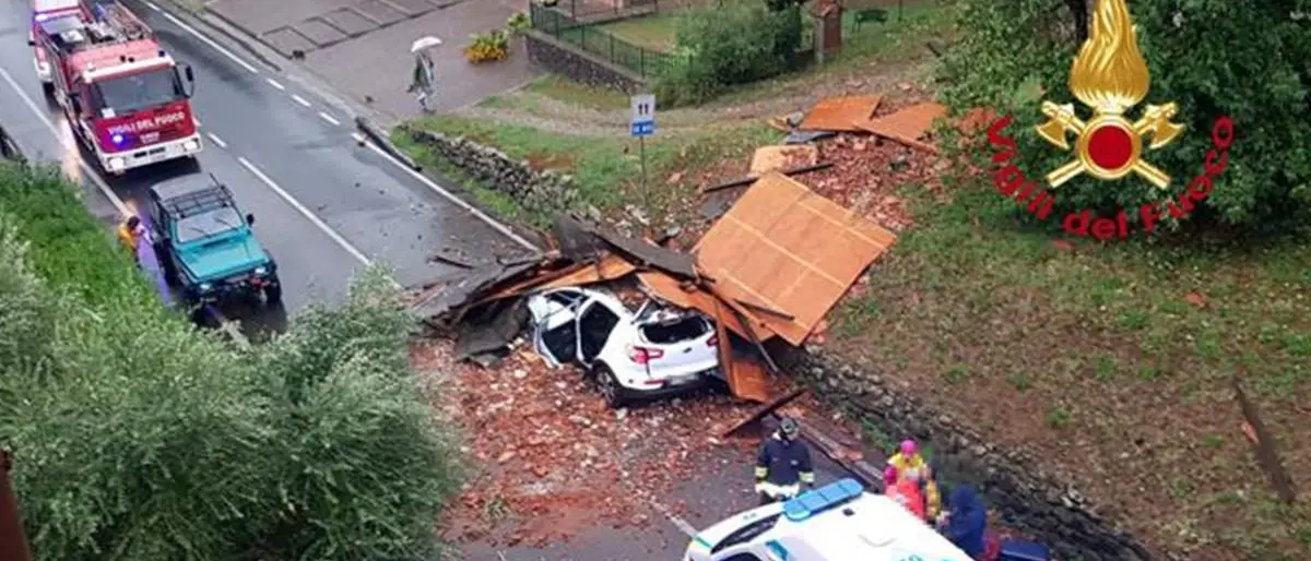 Maltempo, nubifragi e trombe d’aria al Nord: 2 morti in Toscana. Caldo record al Sud