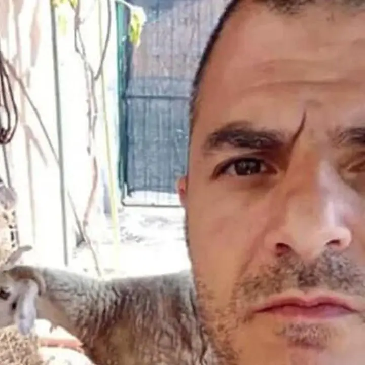 Uccide il marito insieme ai due figli, il cadavere fatto a pezzi e poi gettato in un burrone: arrestati