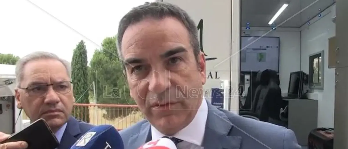 Medici cubani, nuova risposta di Occhiuto: «I bandi andati deserti, ne faremo altri ma dovevo agire»