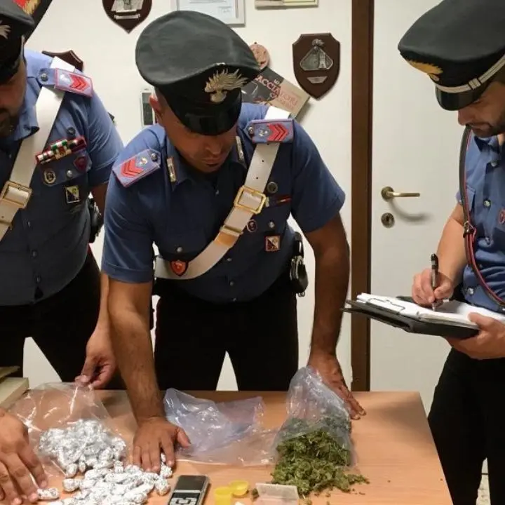 Cirò Marina, 21enne arrestato con 110 grammi di marijuana e 25 di coca: patteggia 2 anni di carcere