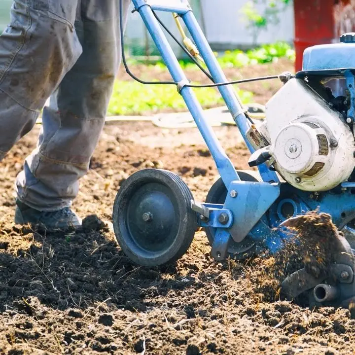 Travolto dal motocoltivatore, agricoltore muore schiacciato nel Catanzarese