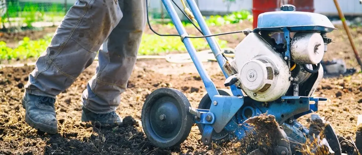 Travolto dal motocoltivatore, agricoltore muore schiacciato nel Catanzarese