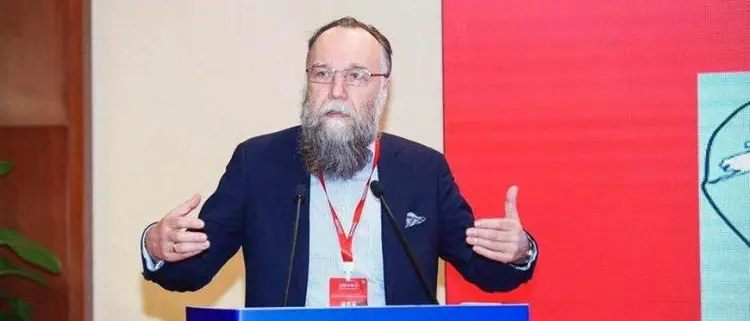 Auto salta in aria, muore la figlia di Oleksandr Dugin ritenuto uno degli ispiratori di Putin