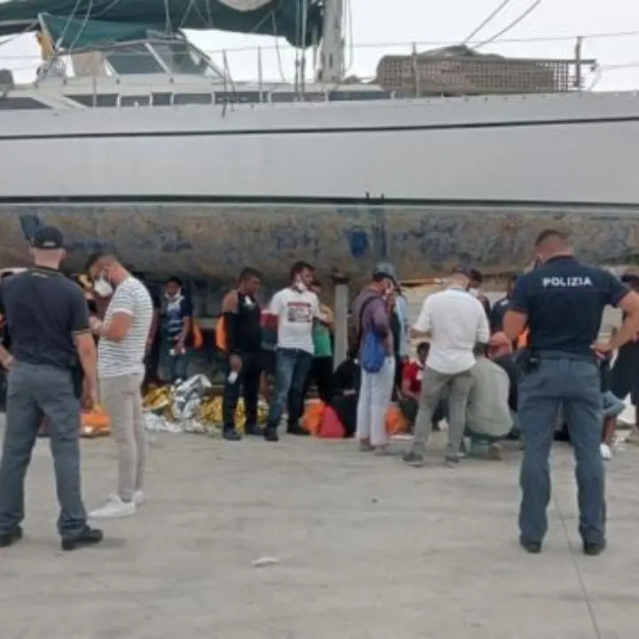Migranti, ancora uno sbarco a Roccella Jonica: è il quarto in cinque giorni