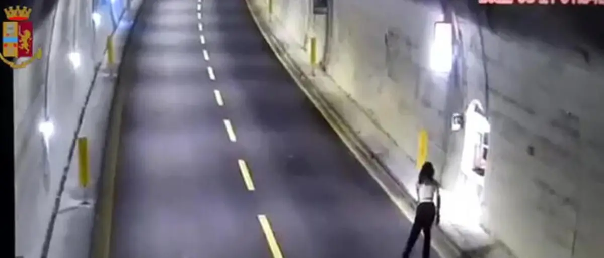 In pattini sull’autostrada: «Stavo solo seguendo le indicazioni del navigatore»