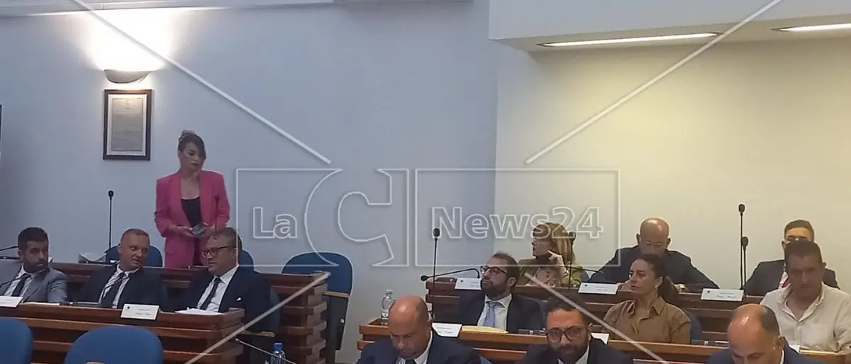 L’opposizione ha i numeri per mettere in difficoltà Fiorita ma non la coesione per farlo