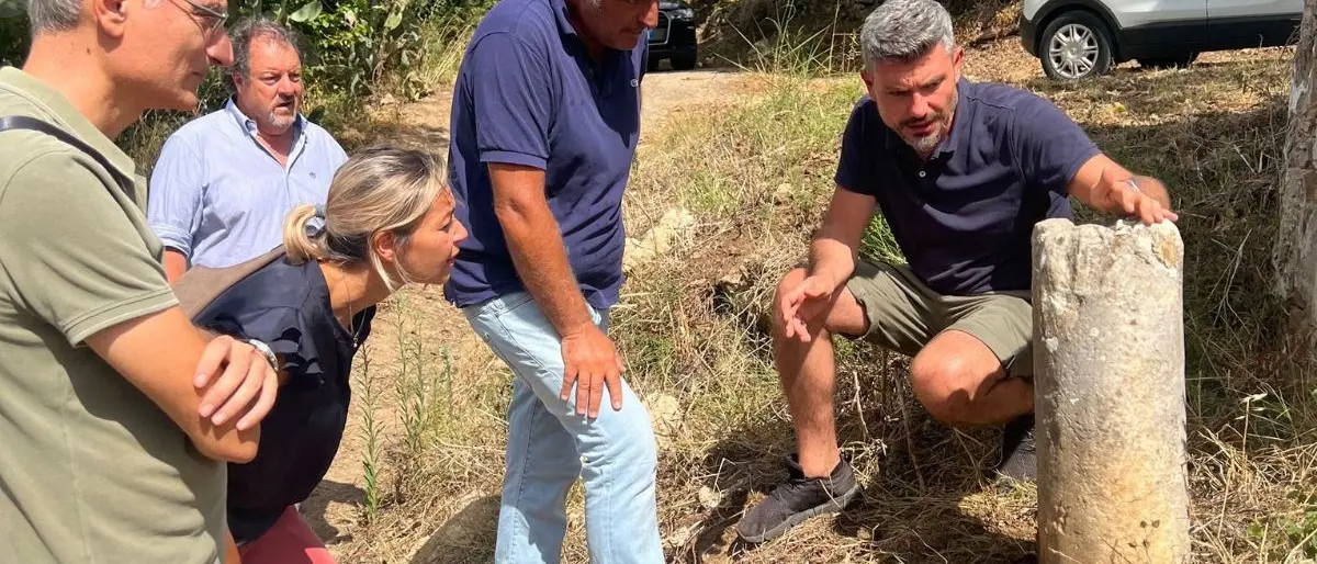 Maida, ritrovata in campagna una colonnina riconducibile all’epoca romana