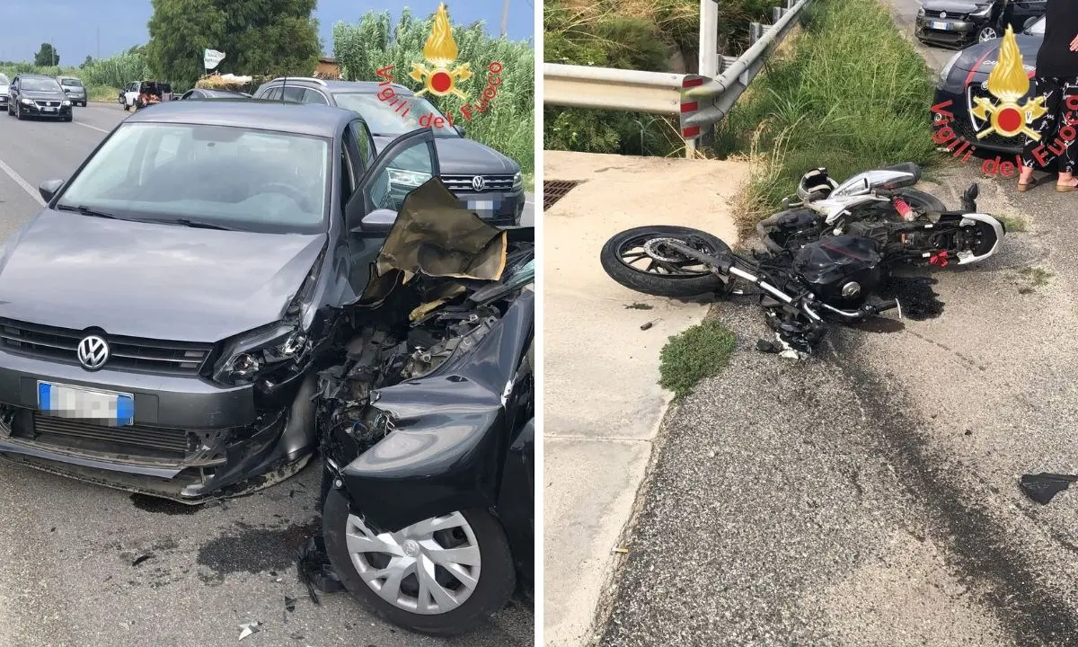 Incidente sulla 106 nel Catanzarese, violento scontro tra due auto e una moto: ferito il centauro