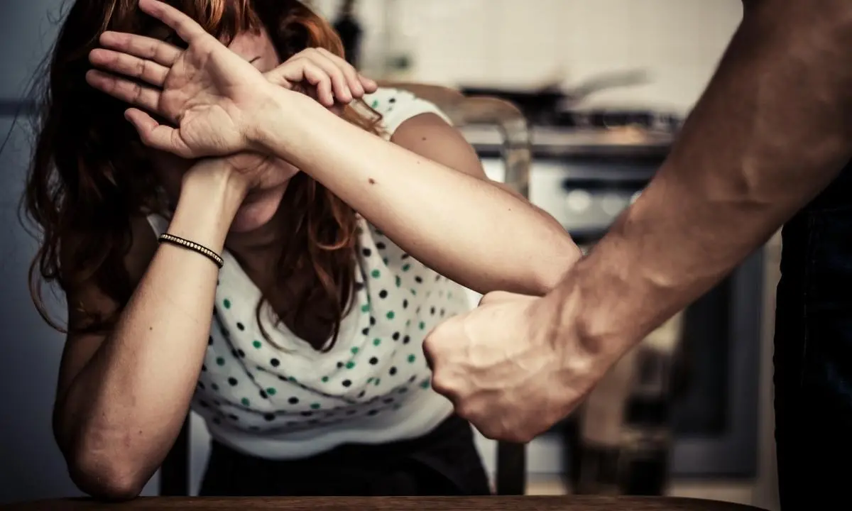 Minacce e violenze nei confronti della convivente, arrestato 48enne a Cosenza