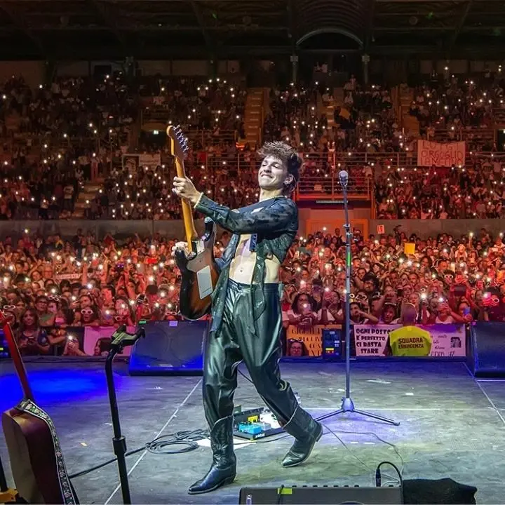 Luigi Strangis incanta la sua Lamezia, oltre 5 mila fan per il concerto del vincitore di Amici