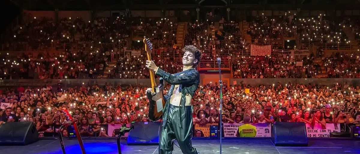 Luigi Strangis incanta la sua Lamezia, oltre 5 mila fan per il concerto del vincitore di Amici