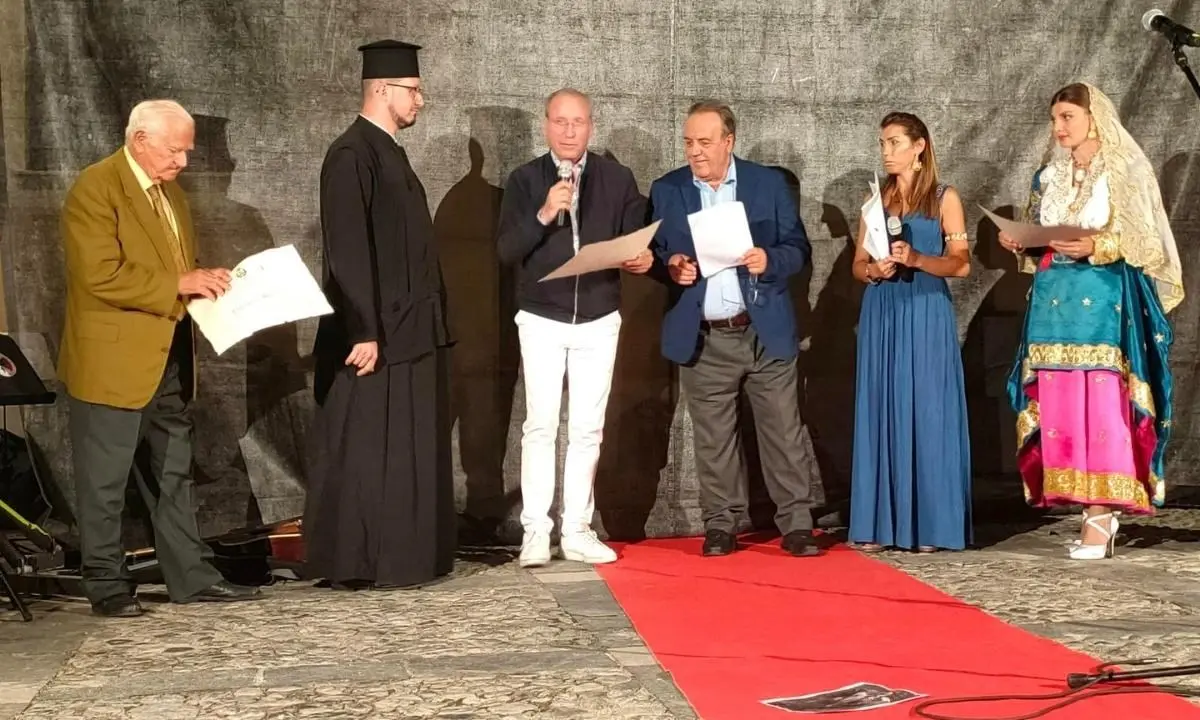 A Civita la grande festa dell’Arberia: consegnati i diplomi ai nuovi cavalieri di Skanderbeg