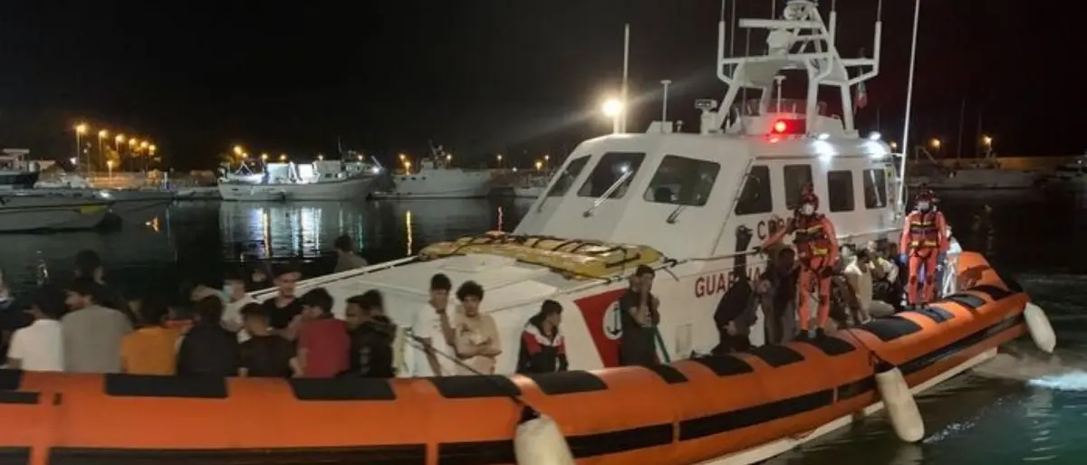 Migranti in Calabria, nuovo sbarco nel Reggino: 82 persone arrivate a Roccella