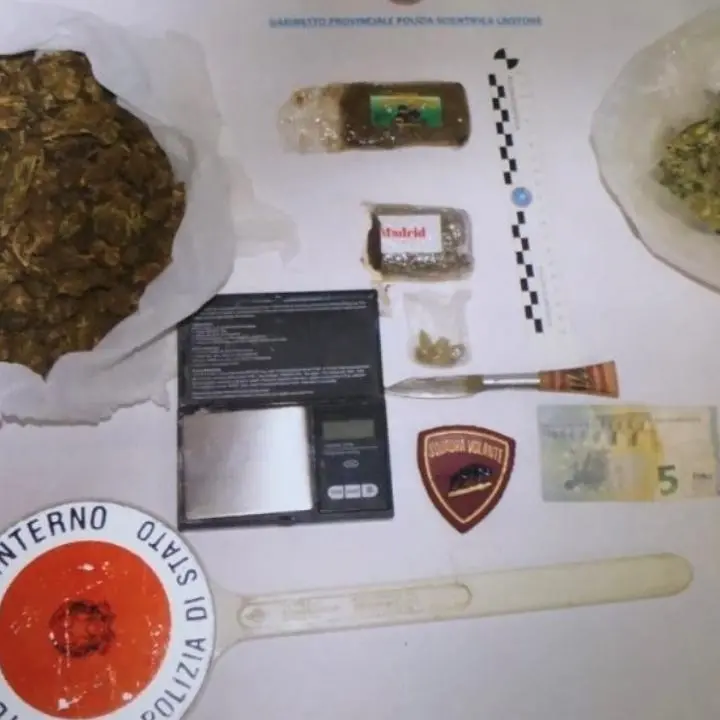 Droga, 32enne arrestato a Crotone: in uno stabile abbandonato custodiva marijuana e hashish