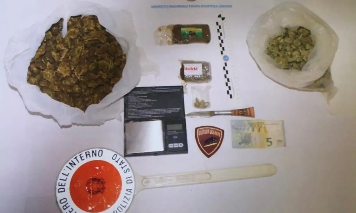 Droga, 32enne arrestato a Crotone: in uno stabile abbandonato custodiva marijuana e hashish