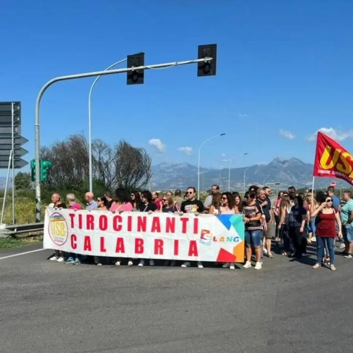 Tirocinanti, mobilitazione dell’Usb nel Cosentino: bloccata la ss 106 a Sibari