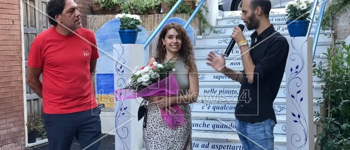 Alessia Cara popstar da centinaia di milioni di views in vacanza nella sua Brancaleone