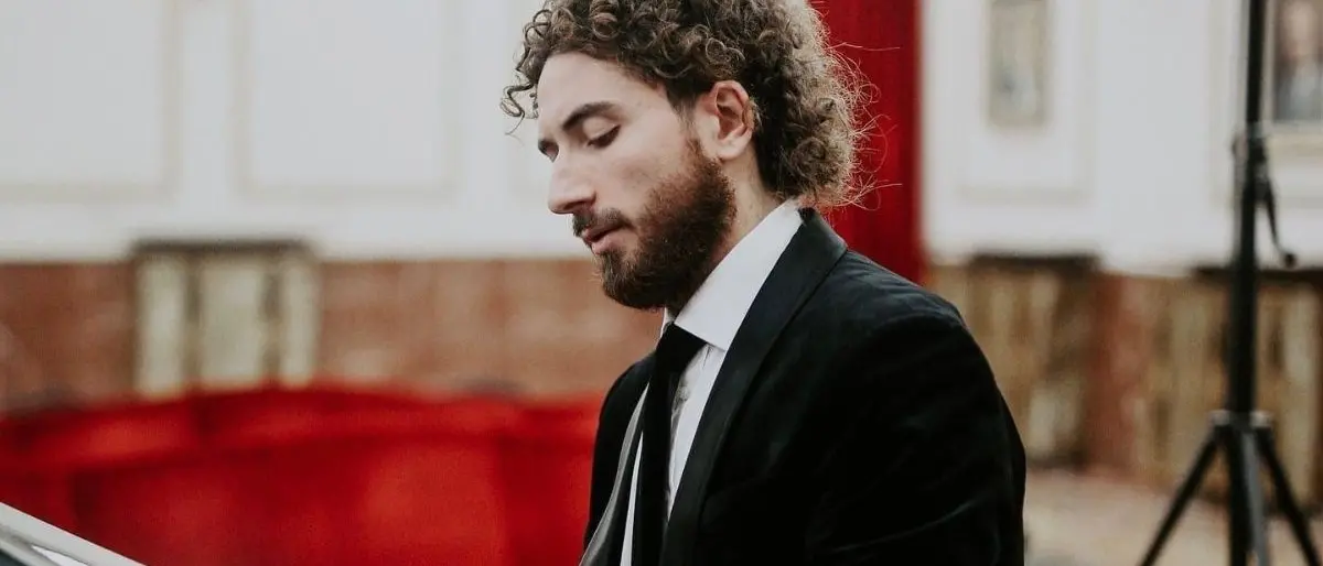 La scoperta della musica grazie a una pianola, il maestro cosentino Andrea Bauleo: «Il pianoforte mi ha salvato»