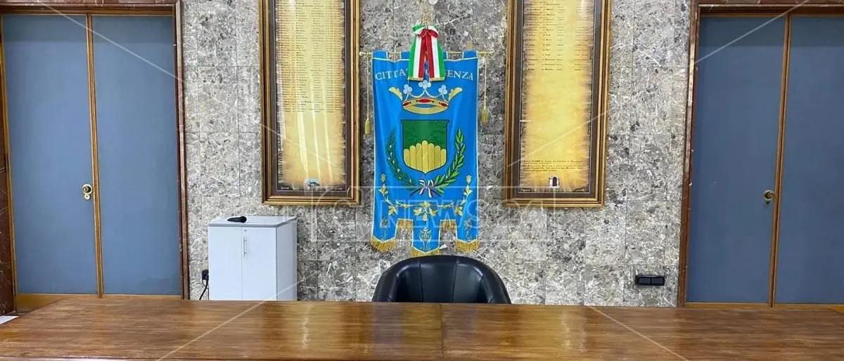 Il centrosinistra si schiera con l’Ordine dei medici contro Occhiuto: «Solidarietà al presidente Corcioni»