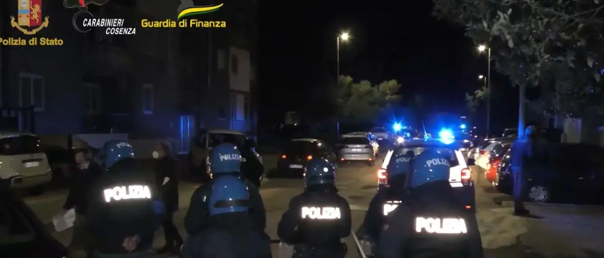 Spaccio di droga e estorsioni a tappeto: Cosenza in mano alle cosche e divisa tra zingari e italiani