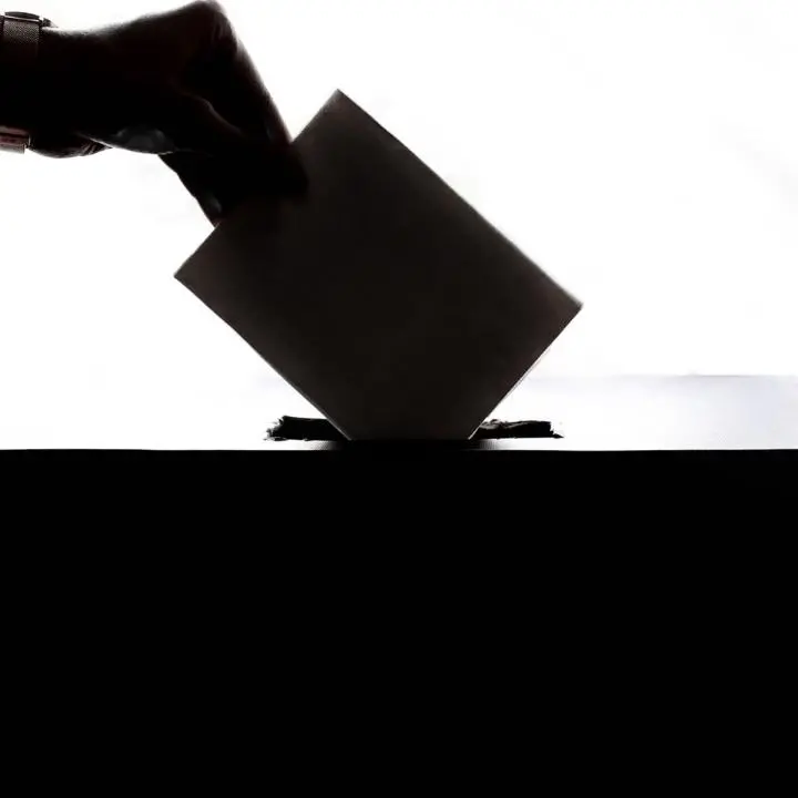 Fdi primo partito in Calabria tallonato dal Pd, poi Fi e M5s. Sale Azione-Iv, ultima la Lega