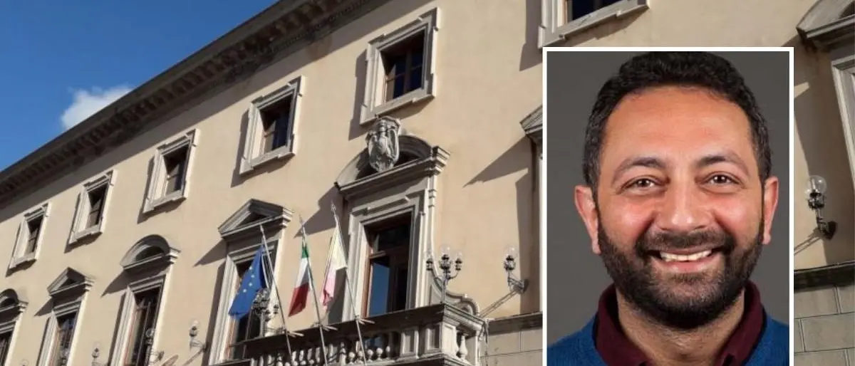 Il presidente del Consiglio comunale difende la (loro) sosta gratis: «Sbagliato considerarlo un privilegio»