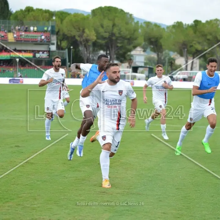 Il Cosenza riagguanta la Ternana nella ripresa grazie a una perla di Brignola