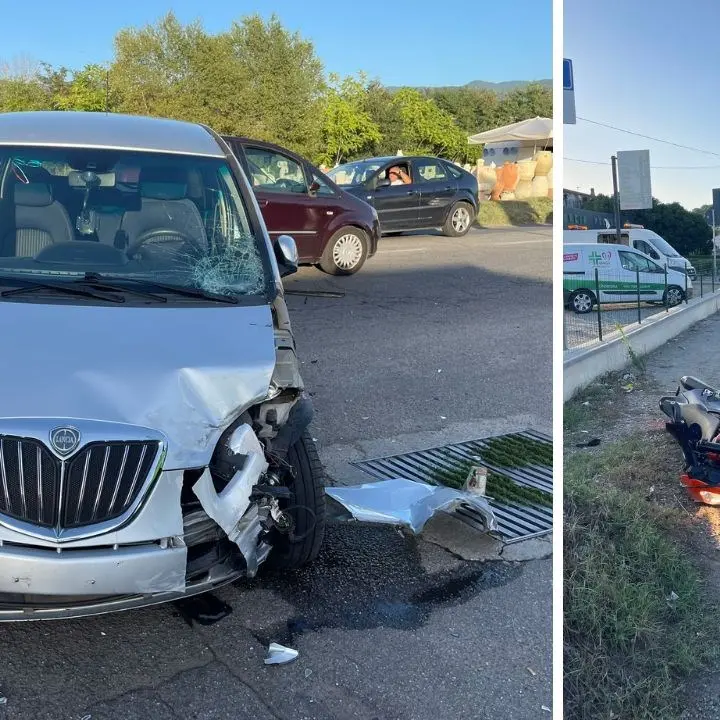 Incidente stradale, impatto tra auto e moto a Rende: gravemente ferito il giovane centauro