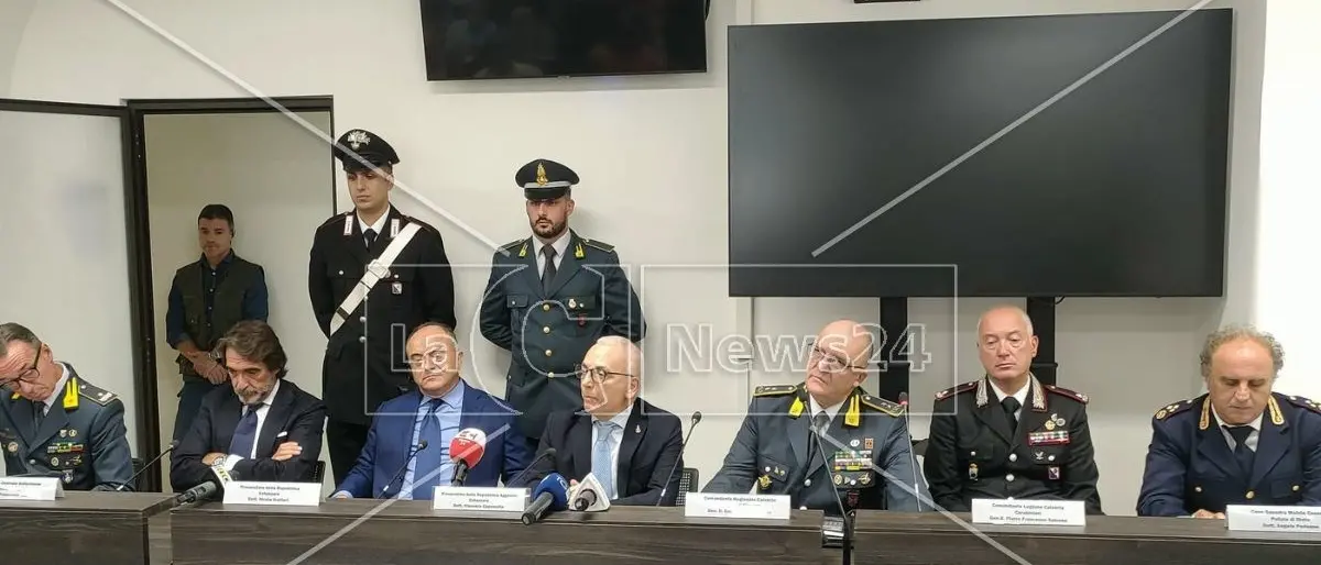 Arresti a Cosenza, la confederazione di clan benedetta dai boss storici: sono tutti indagati