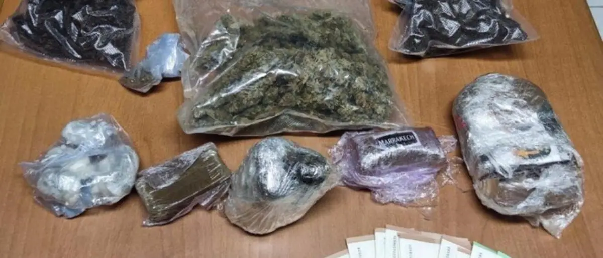 Detenzione e spaccio di droga, trovato con oltre 2 chili tra marijuana e hashish: arrestato 23enne