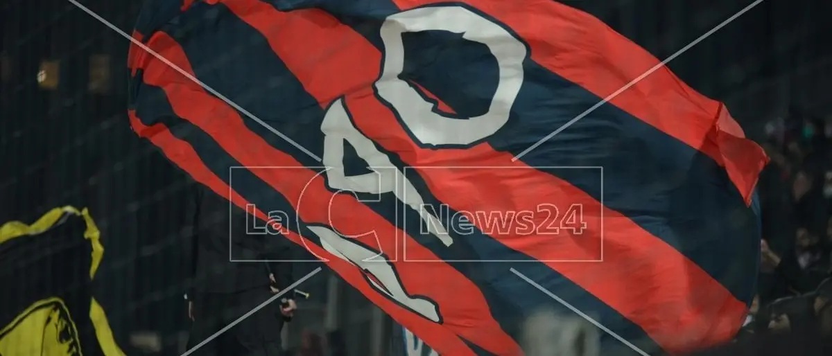 Calcio, in vista della gara Crotone-Monopoli vietato vendere biglietti ai tifosi residenti a Bari