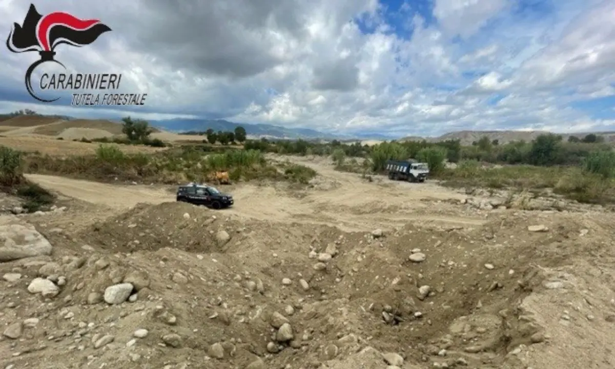 Furto di materiale inerte dalle sponde del fiume Tacina, denunciato e arrestato uomo nel Crotonese